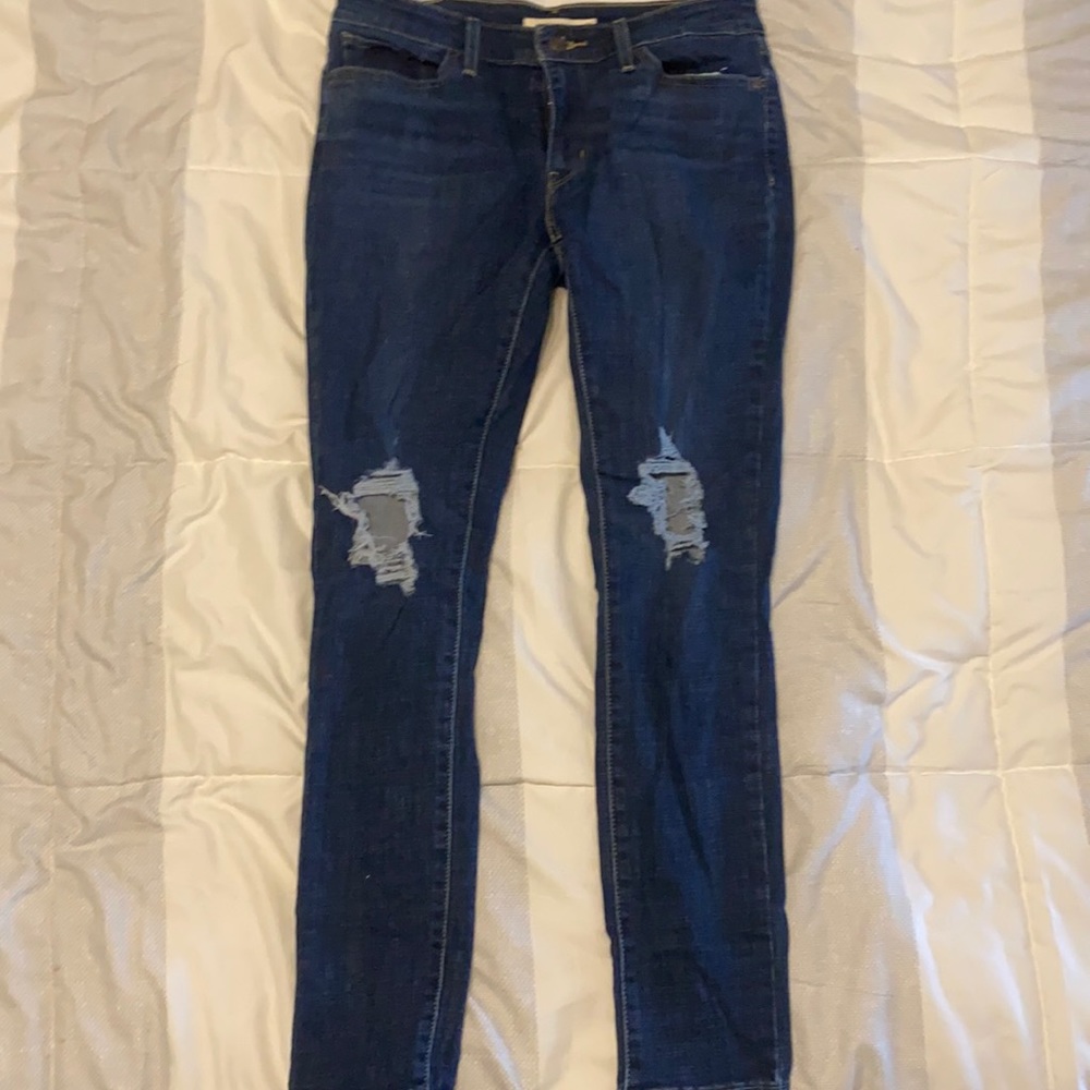 Dark wash Levi skinny jeans! In perfect condition!